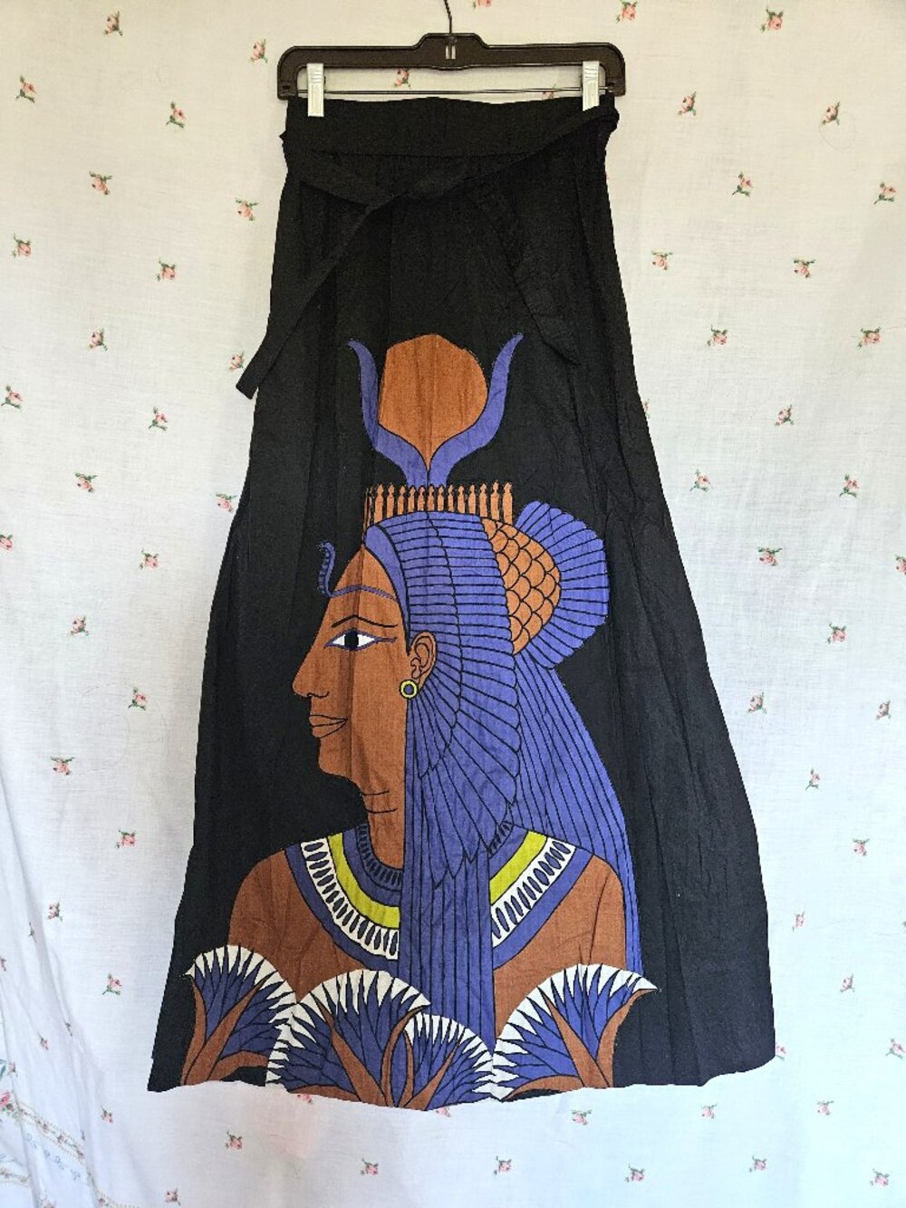 Size S to M Vintage Claire Haddad Star of Siam Maxi Skirt